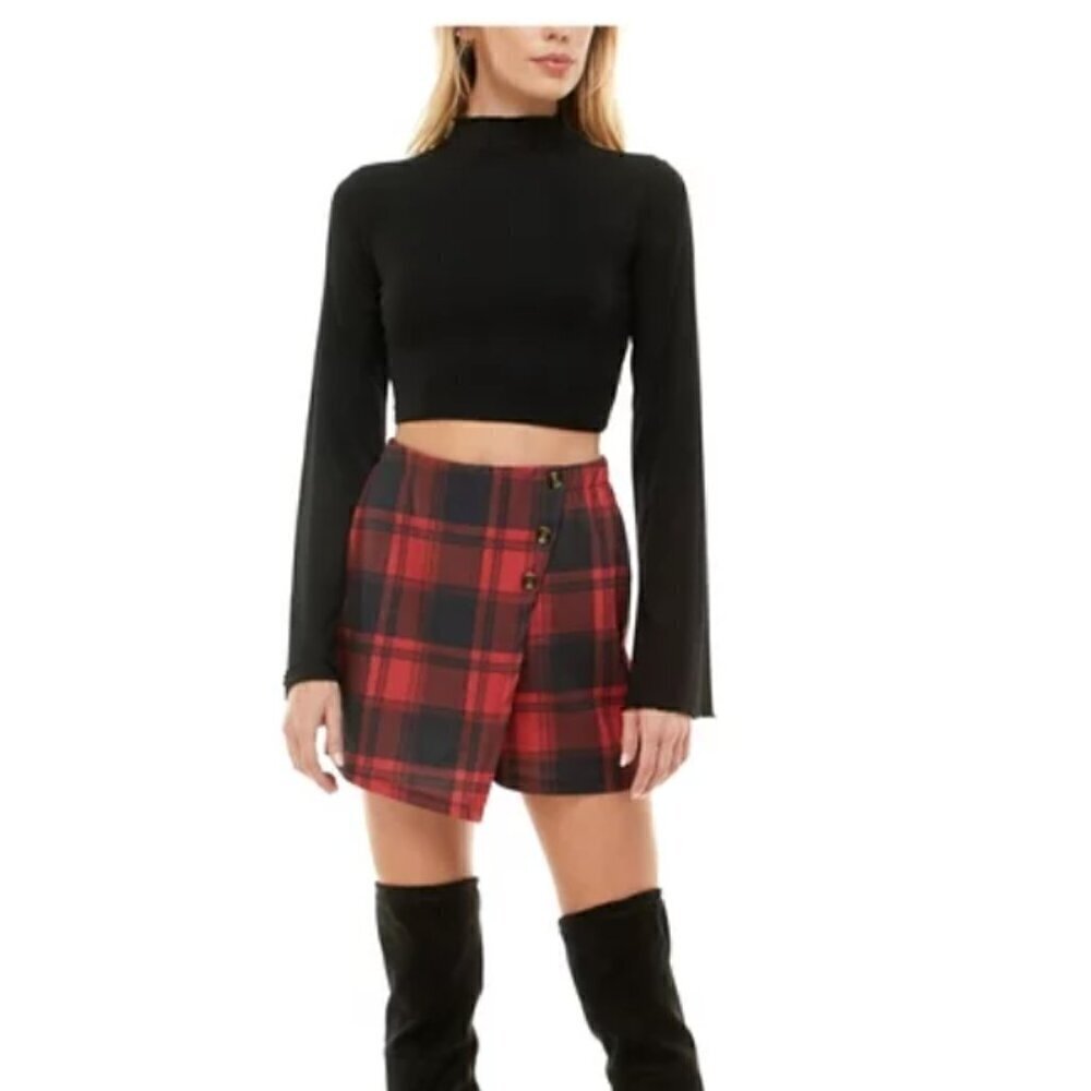 Almost Famous Black Ribbed Mock Neck Lettuce Hem Long Sleeve Crop Top S
